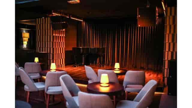 Touché at Zorlu PSM: High-end cabaret venue for acoustic sets and networking events.