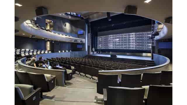 Turkcell Platinum Sahnesi auditorium with LED screen for corporate events and keynote presentations.