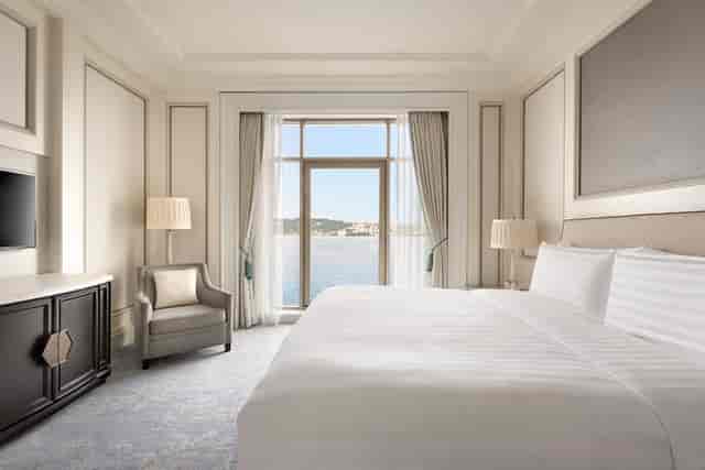 Luxury hotel room in Shangri-La Bosphorus, Istanbul with Bosphorus view for executive event hosting.