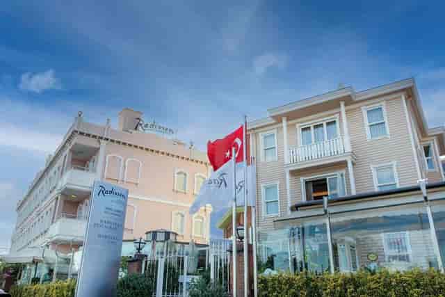 Boutique cafe at Radisson Hotel Istanbul Sultanahmet for corporate retreats and incentive trips.