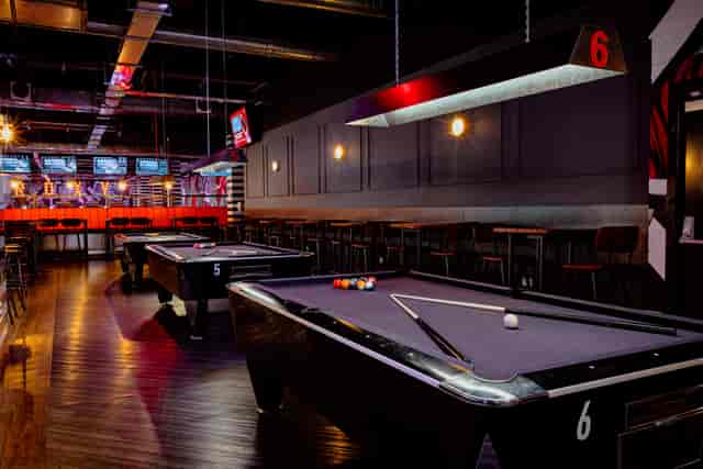 Roxy Ball Room Arndale Manchester: Billiards venue for corporate team building and networking.