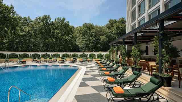 Safran Terrace, InterContinental Istanbul: luxury poolside cocktail reception and event venue.