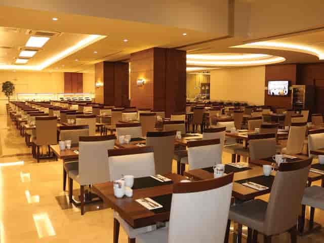 Defne at Tüyap Palas: Banquet setup for corporate breakfast or plenary dining event.