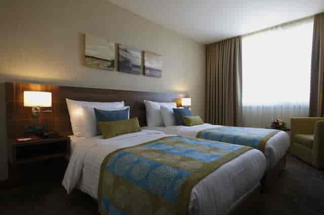 Tüyap Palas İstanbul Ballroom: Twin-bedded hotel room for corporate events and business bookings.