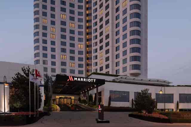Marriott Istanbul Pendik: Corporate conference hotel with professional meeting infrastructure.