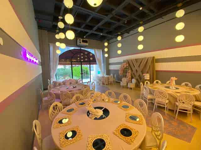 Mint Kayaroyal boutique event space with circular seating for social celebrations and networking.