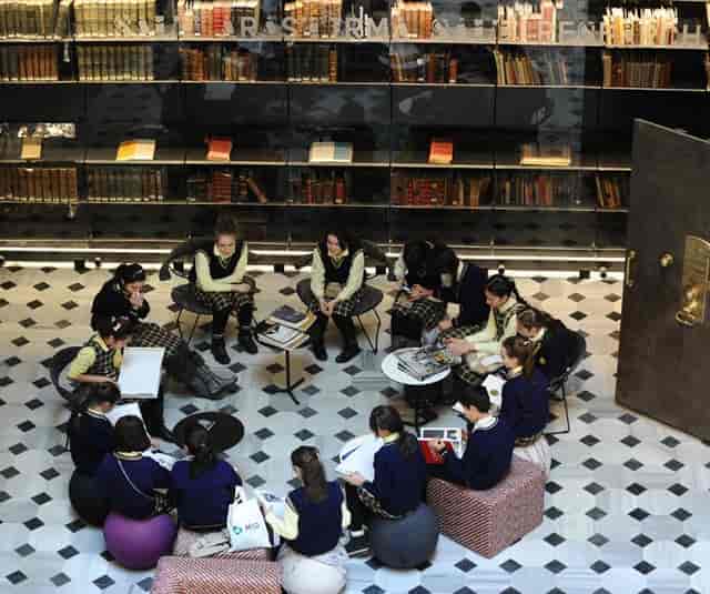 ATÖLYE Salt Beyoğlu: Circular breakout session for collaborative corporate event and workshop.