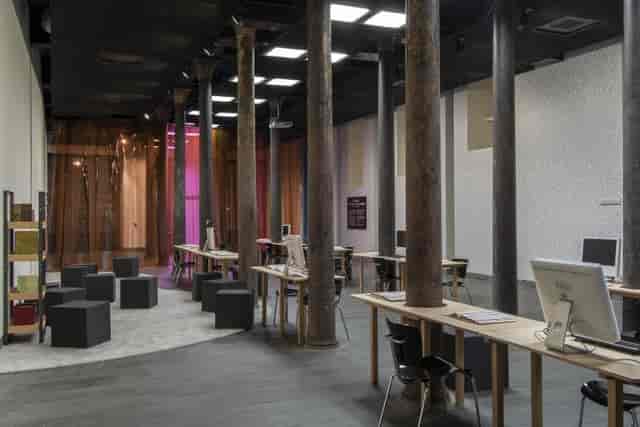Industrial-chic FORUM venue in Salt Beyoğlu with modular seating for workshops and co-working.