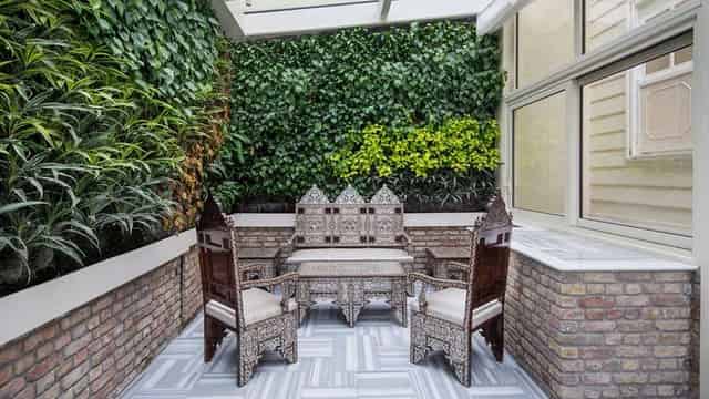 Amber Meeting Room