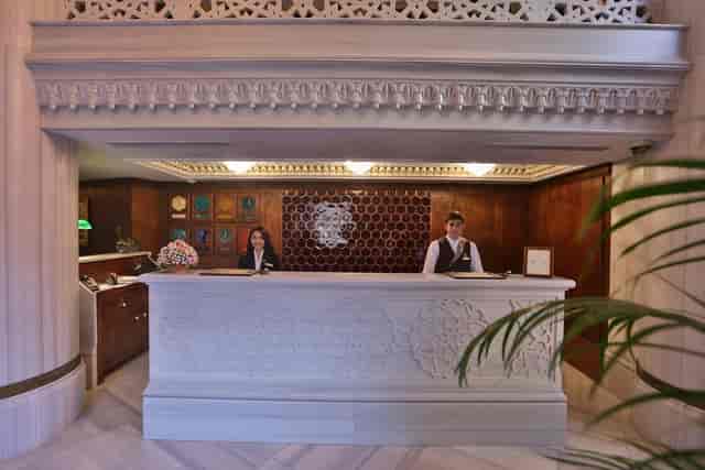 Amber AJWA Sultanahmet polished reception desk for corporate events and executive check-ins.