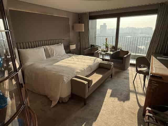 John Jacob Astor Boardroom at St. Regis Istanbul: ergonomic workspace for VIP corporate meetings.
