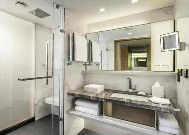 Luxury hotel bathroom at Swissôtel The Bosphorus, Istanbul for executive lodging and events.