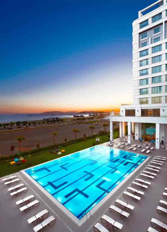 Malatya Salonu at The Green Park Pendik: luxury coastal venue for corporate events and retreats.