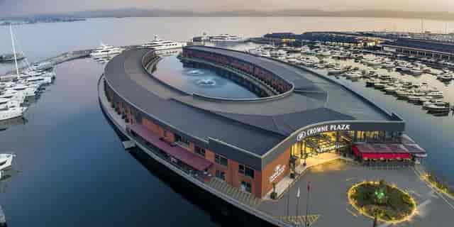 Chaka Bey venue at Crowne Plaza Istanbul: waterfront corporate retreat and incentive event space.