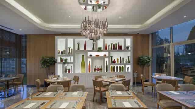 Upscale DoubleTree Tuzla conference room with feature wall for VIP board dinners and networking.