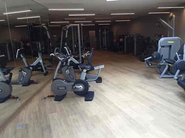 Modern fitness center at DoubleTree by Hilton Istanbul for business conferences and hotel events.
