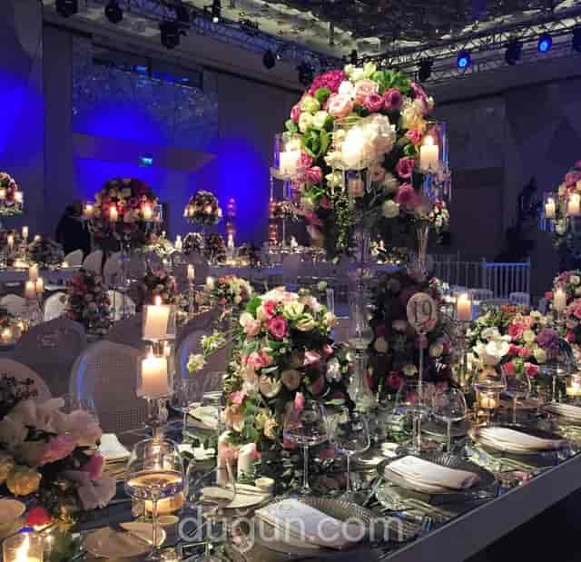 Kadifekale Ballroom with floral decor and blue lighting for luxury wedding gala reception.