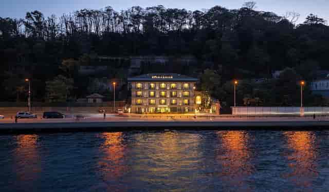 MFB Tarabya Hotel suite: luxury executive retreat with waterfront views for corporate events.