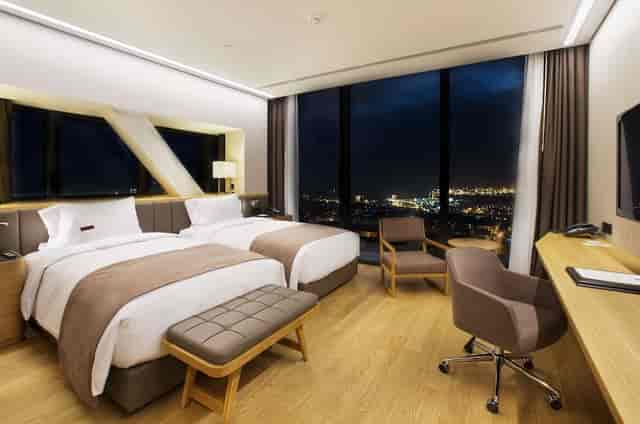 DoubleTree Istanbul Avcilar premium twin room with city view for corporate event room blocks.
