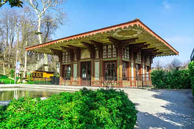 MÜZEVERSE Uniq Istanbul boutique event space for corporate retreats and private social gatherings.