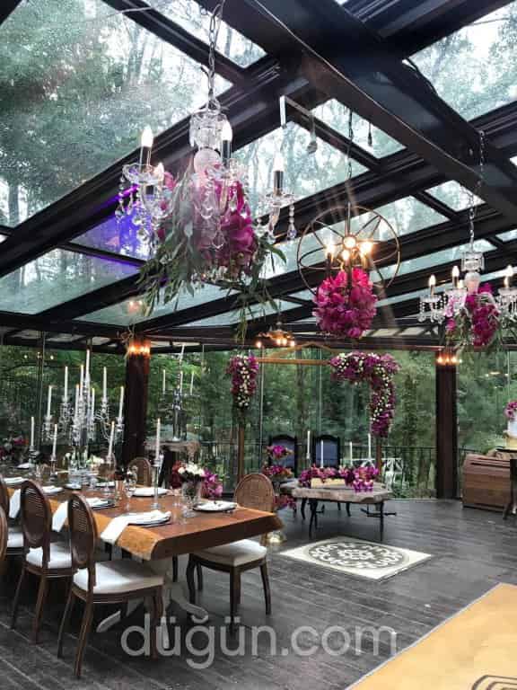 Izoletta Glass Salon