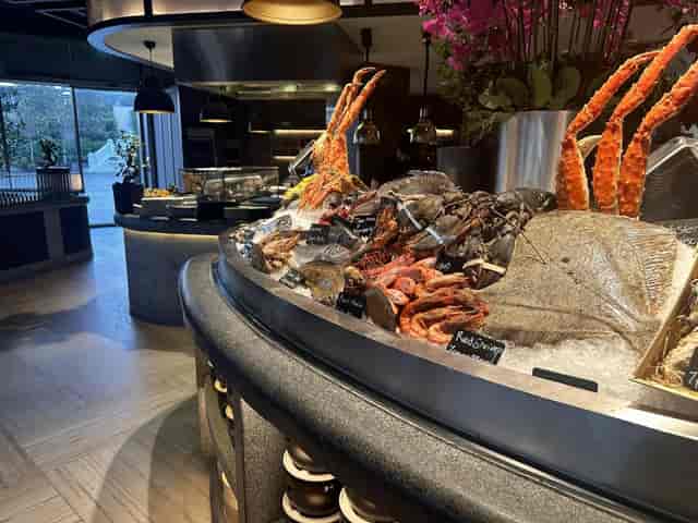 Crystal Event Room luxury seafood raw bar for corporate galas and upscale receptions.