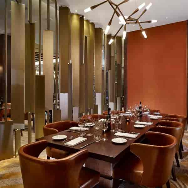 Private dining room in Brizo Istanbul with acoustic dividers for executive events.