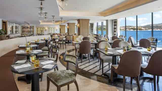 Elegant waterfront T Lounge restaurant for corporate networking and incentive dinner events.