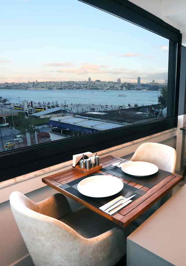 Luxury waterfront dining table at May Hotel Üsküdar for VIP executive meetings.