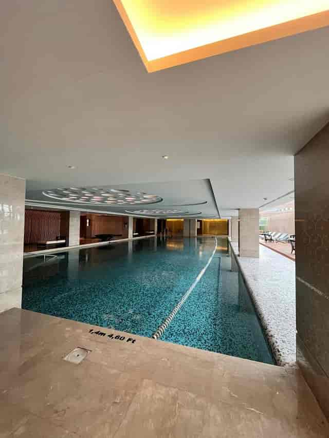 Luxury indoor pool at Hyatt Regency Istanbul Ataköy for executive retreats and incentive travel.