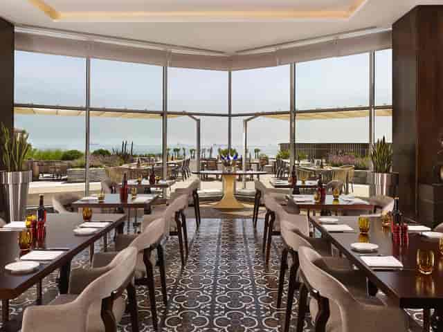 Upscale indoor-outdoor event space at Hyatt Regency Istanbul, perfect for corporate dinners.
