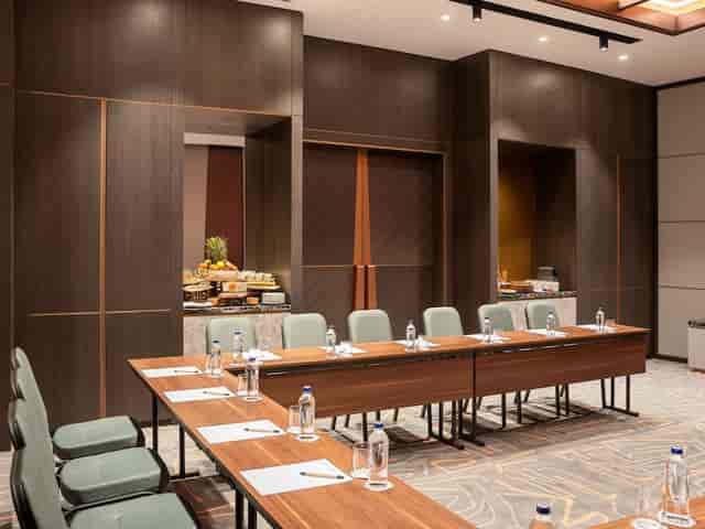 U-shape boardroom at Mövenpick Istanbul Marmara Sea for high-end corporate meetings and conferences.