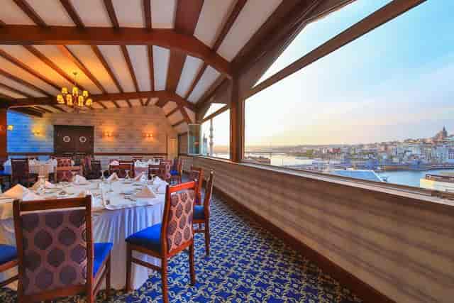 Lobby Bar at Legacy Ottoman Hotel: Waterfront venue for upscale banquets and corporate events.