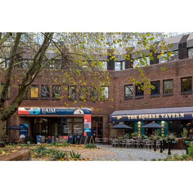 Bar in Faim: Mixed-use tavern and cafe venue for networking events and corporate receptions.