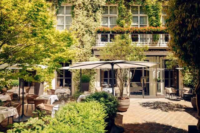 Restaurant & Bar
