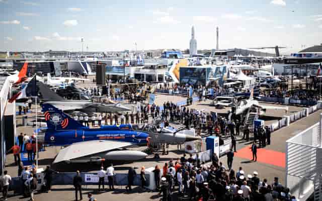 Static displays at Paris Air Show: trade show booth and experiential marketing environment.