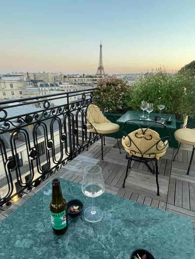 VIP reception at Hôtel Raphael Paris, intimate luxury breakout venue space.