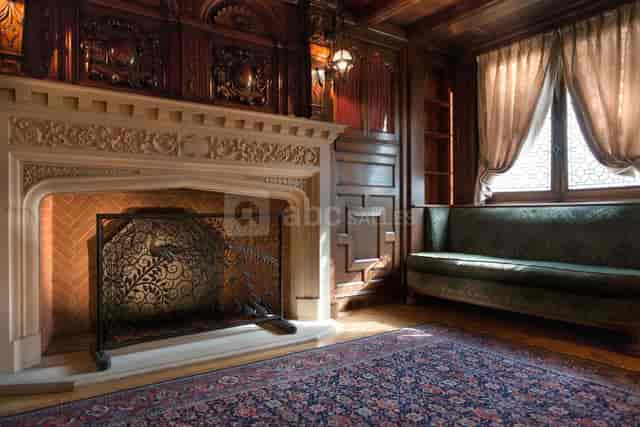 Salon Bibliothèque, Hôtel Raphael: Historic wood breakout room for VIP meetings and board sessions.