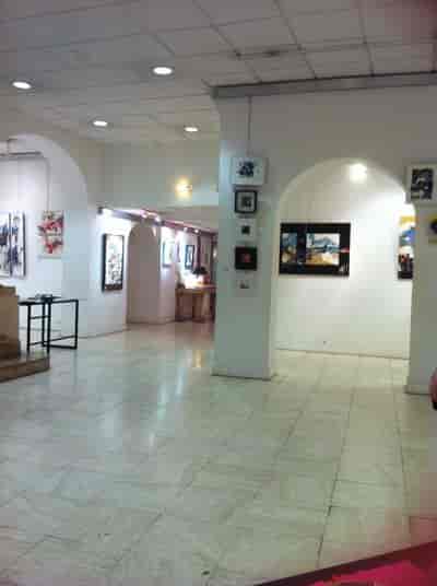 High-ceilinged Galerie de Peinture event space for intimate receptions and networking mixers.