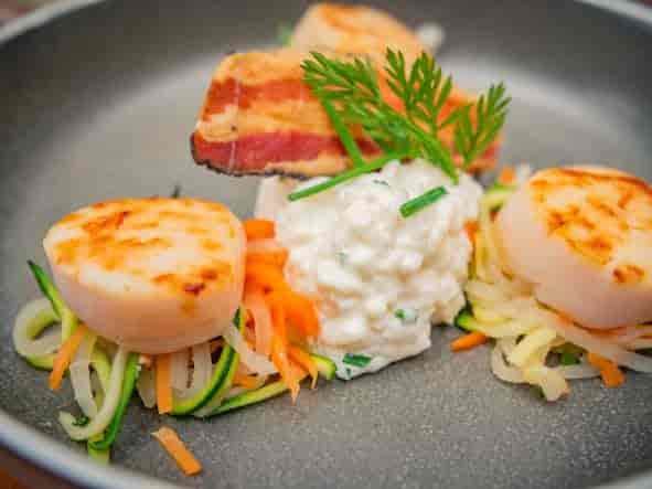 Seared scallops appetizer at a Maison Faust banquet event for gourmet catering.