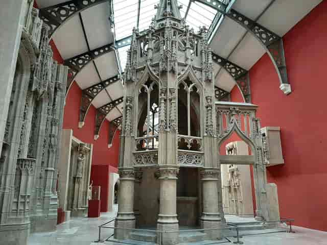 Anatole de Baudot Room: Dramatic architectural venue for gala dinners and product launches.