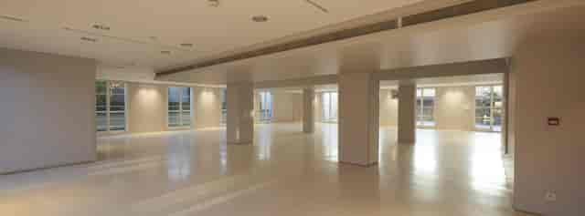 Salon d’about event space at Cité de l'architecture with structural columns for gala or conference.