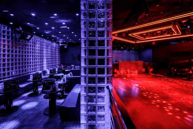 GATE Club Paris mezzanine: lounge and red-lit dance floor for corporate events and product launches.