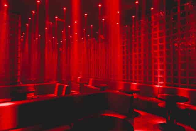 Main dance floor with red lighting at GATE Club Paris for VIP events and brand afterparties.