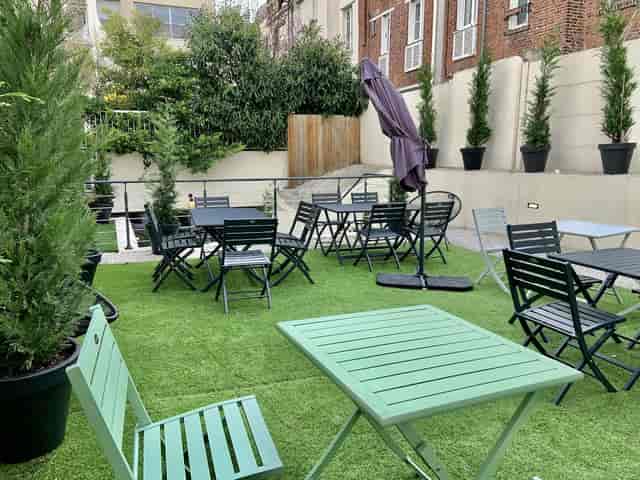 Outdoor conference breakout area at Salon Mondial, Le Meeting Place, ideal for event networking.
