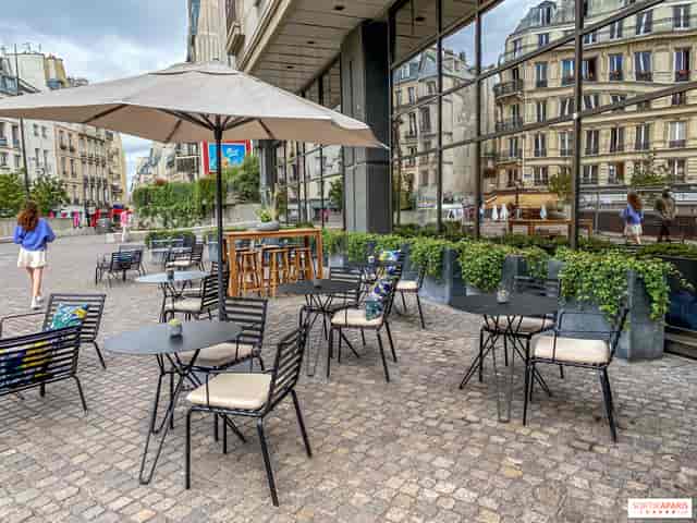 Outdoor breakout space at Novotel Paris Les Halles with modular bistro seating for networking events.