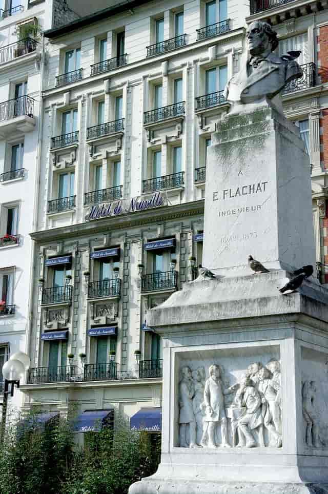 Boutique Hôtel de Neuville hotel for intimate corporate meetings and executive retreats.