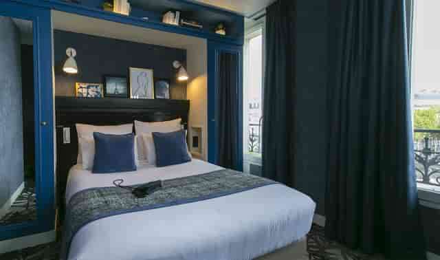 Compact Meeting Room 2, Hôtel de Neuville: professional hotel business conference space.