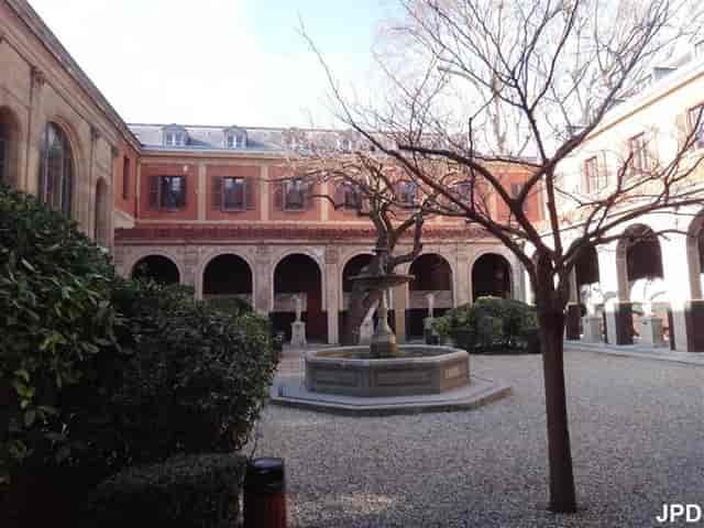 Cour du mûrier historic courtyard for luxury cocktail receptions and VIP events.