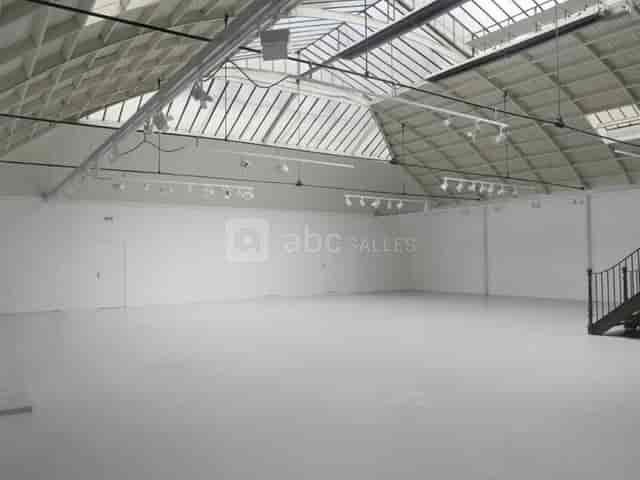 Industrial-chic Espace Commines venue with natural light for brand activations and corporate events.